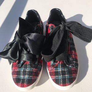 Woman fashion trend shoes